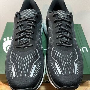 Men’s Walking Tennis Shoes.  Size:  11